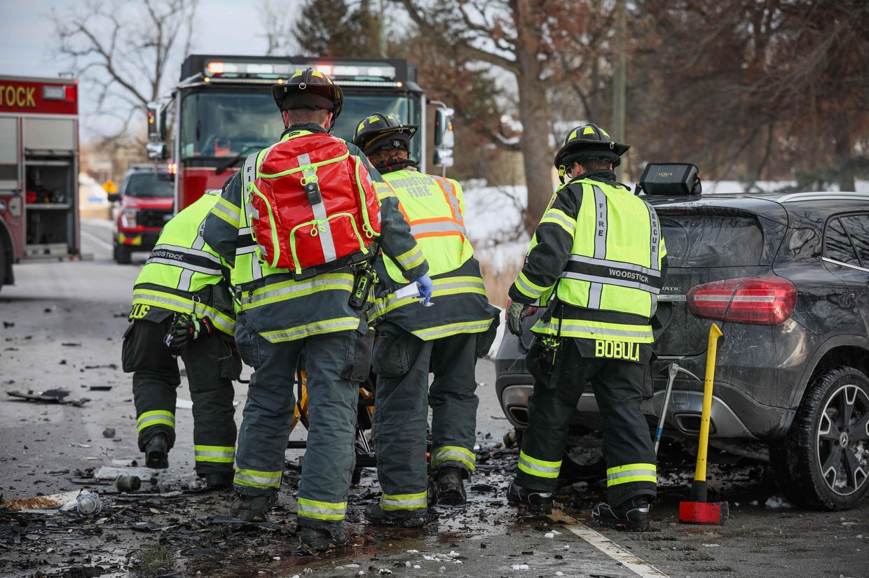 1 killed, 5 critically injured in crash in Chicago's northwest suburbs ...