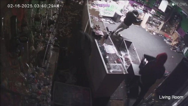 vape-shop-break-ins-10vo-transfer-frame-205.jpg 