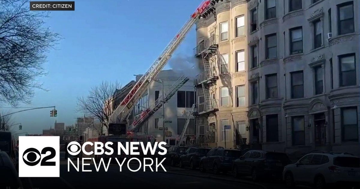Elderly woman dies in Brooklyn fire - CBS New York