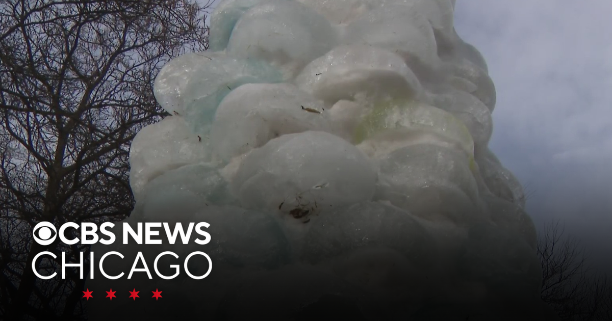 Ice tower standing tall amid warmer temps - CBS Chicago