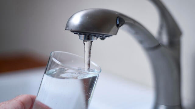 tap-water-fluoride.jpg 