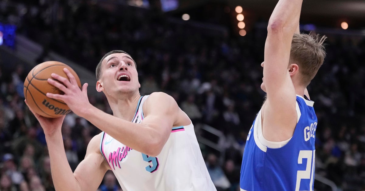 Heat’s Nikola Jovic broke bone in right hand, will miss at least 4 weeks Heat’s Nikola Jovic broke bone in right hand, will miss at least 4 weeks