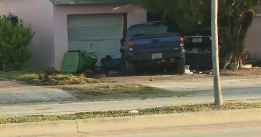 Van veers into Northwest Miami-Dade home, 6 people injured Van veers into Northwest Miami-Dade home, 6 people injured