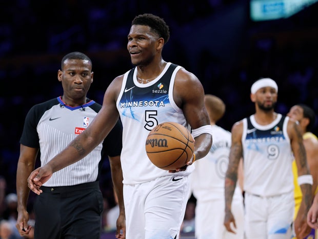 Minnesota Timberwolves v Los Angeles Lakers