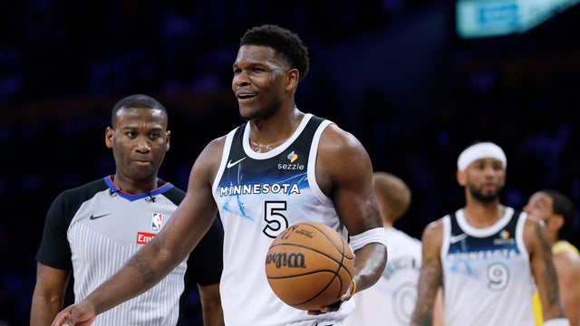 Minnesota Timberwolves v Los Angeles Lakers