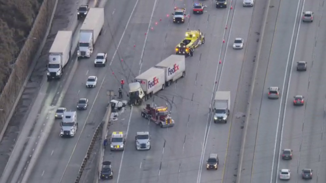 fedex-10-freeway-crash.png 