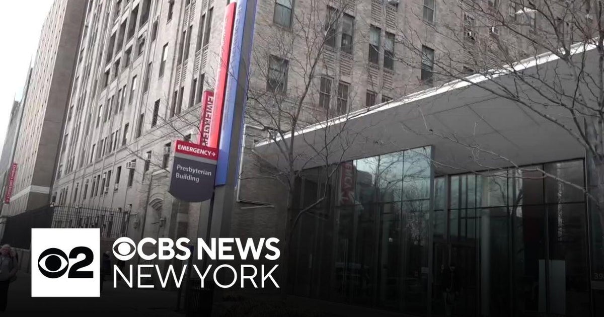 NYPD searching for escaped prisoner in Manhattan - CBS New York
