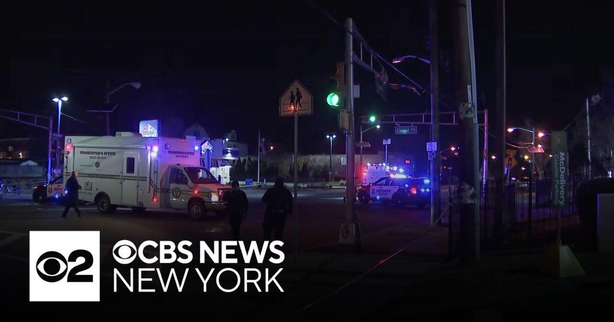 2 police officers shot in Newark, New Jersey, sources say - CBS New York