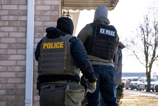 ICE Agents Carry Out Raid On Undocumented Immigrants In Chicago 