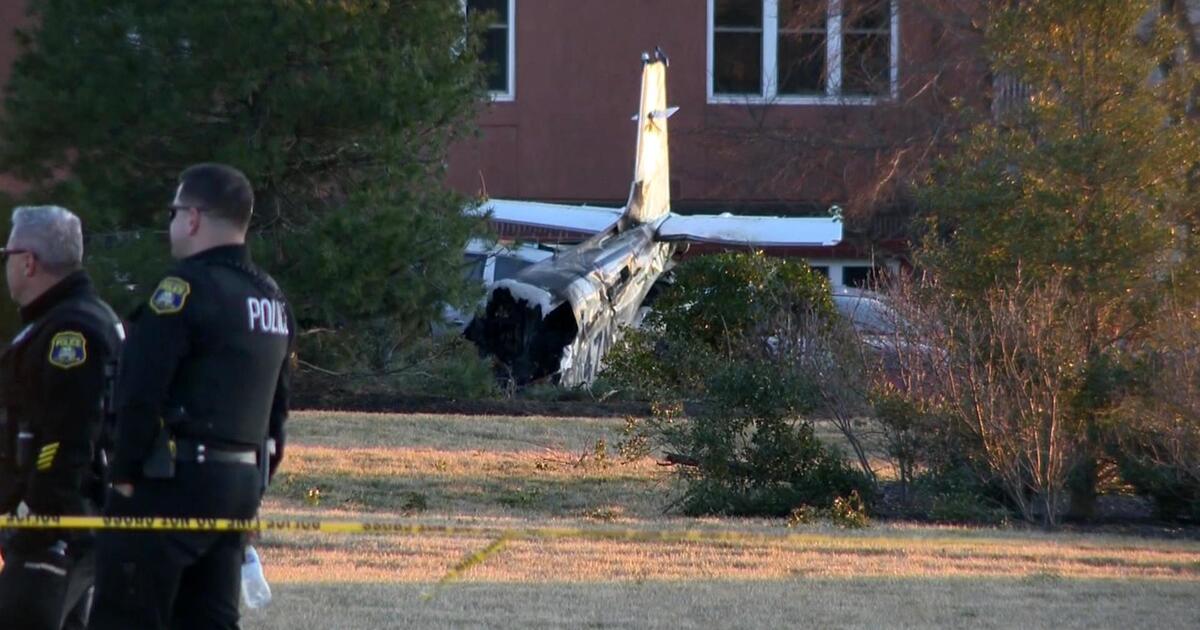 Witnesses react to small plane crash in southeastern Pennsylvania that injured 5