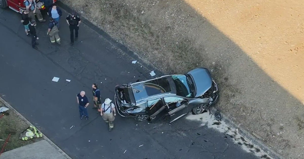 Car goes off Highland Park Bridge ramp - CBS Pittsburgh