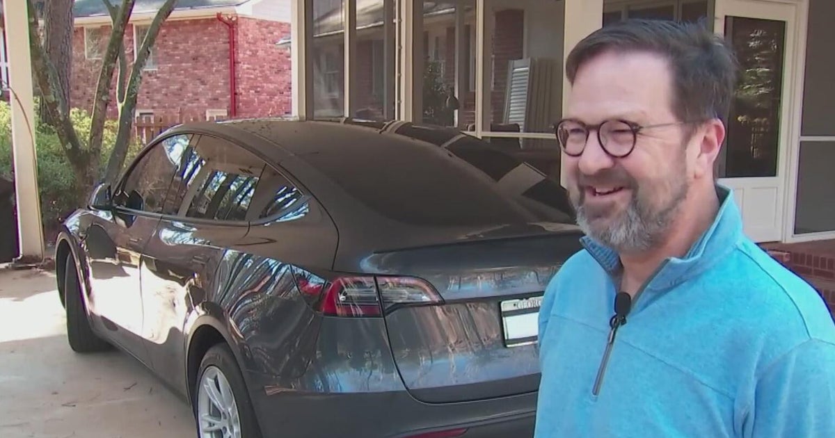 Tesla owner removes decals in protest of Elon Musk - CBS Texas