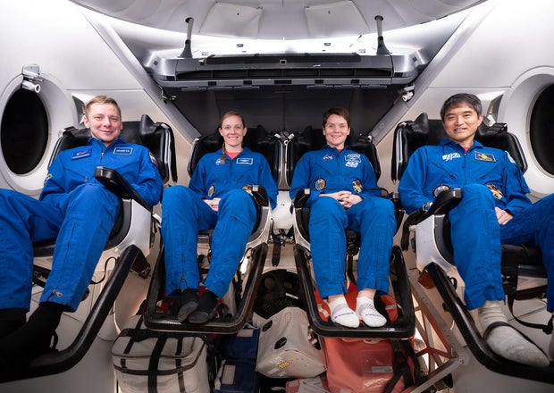 1600-crew-cabin1.jpg