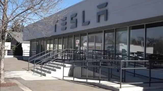 loveland-tesla-dealership.jpg 