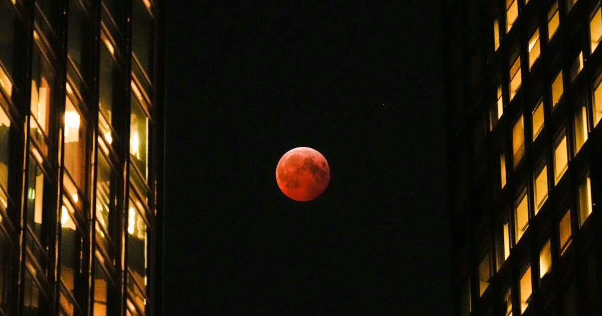 See pictures of the total lunar eclipse and "Blood Worm Moon"