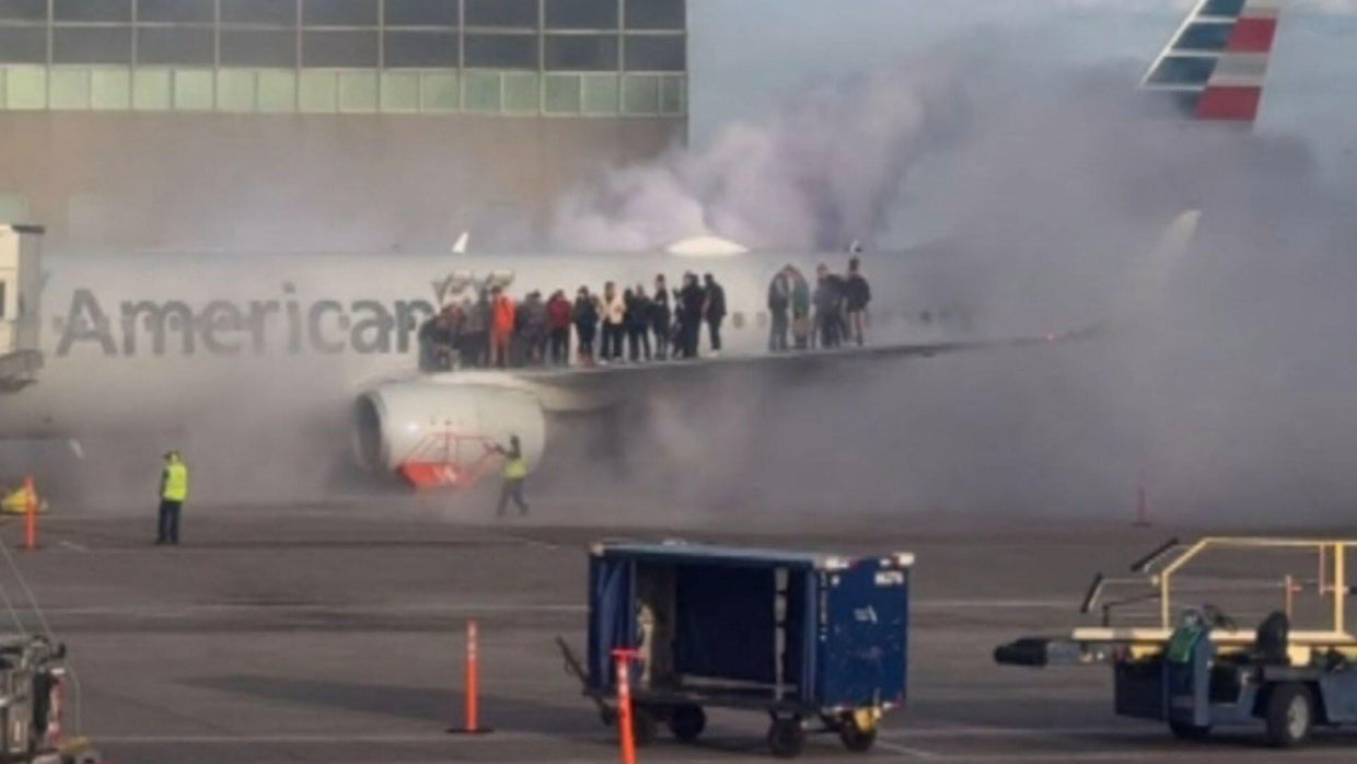 denver-plane-fire.jpg 
