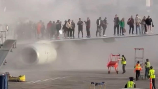 Wingpai plane evacuation 
