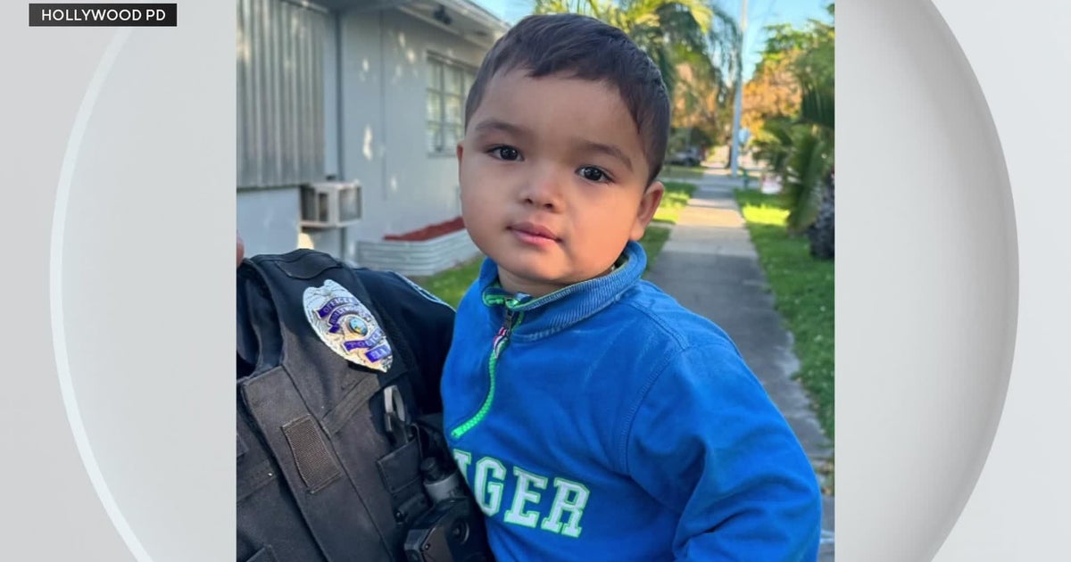 Child found wandering alone in Hollywood reunited with family Child found wandering alone in Hollywood reunited with family