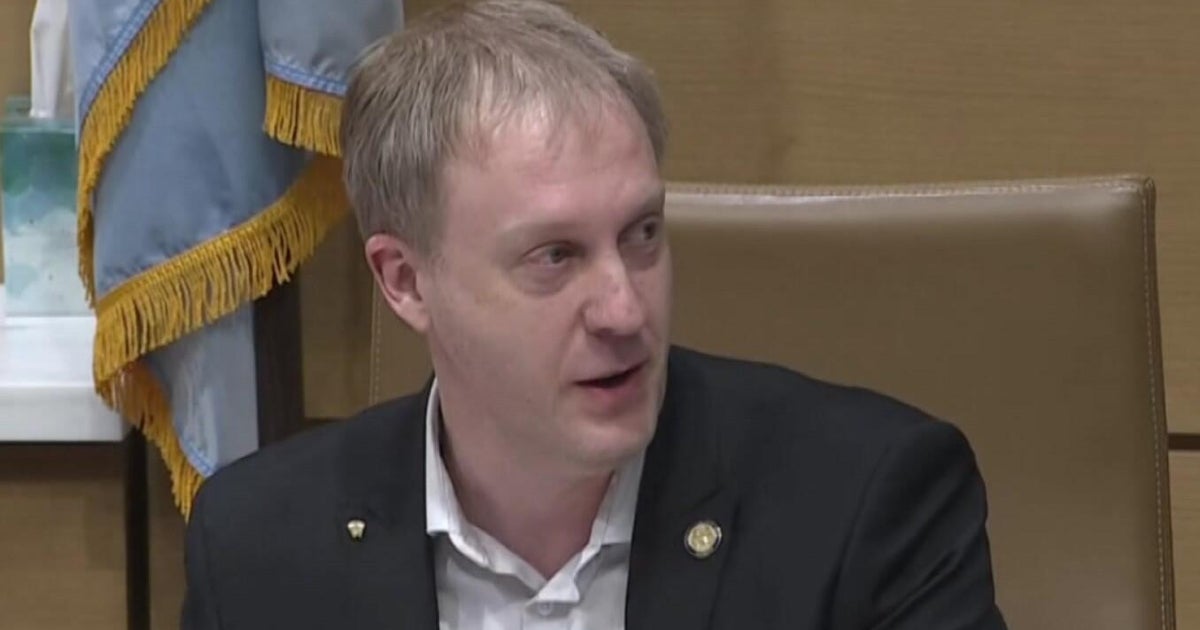 Ex-Senator Moves to Dismiss Child Enticement Charge