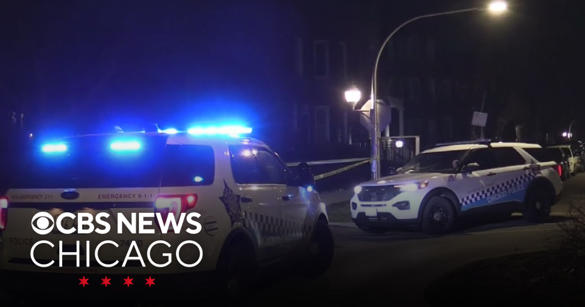 Woman shot in head while walking on West Side - CBS Chicago
