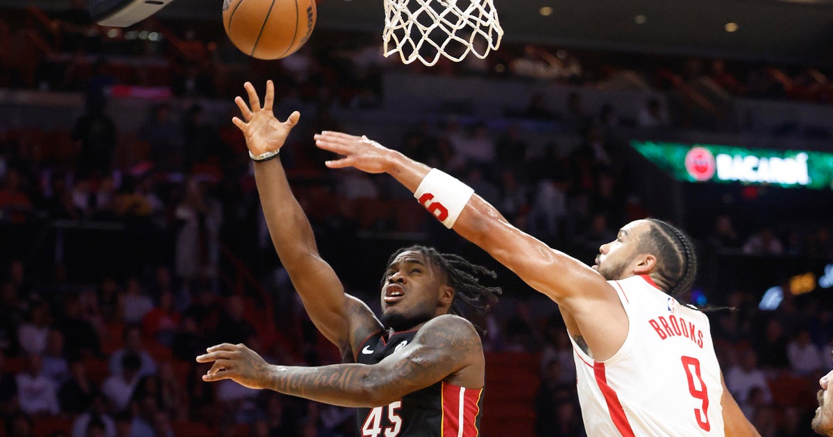 Surging Rockets beat sliding Heat 102-98 Surging Rockets beat sliding Heat 102-98