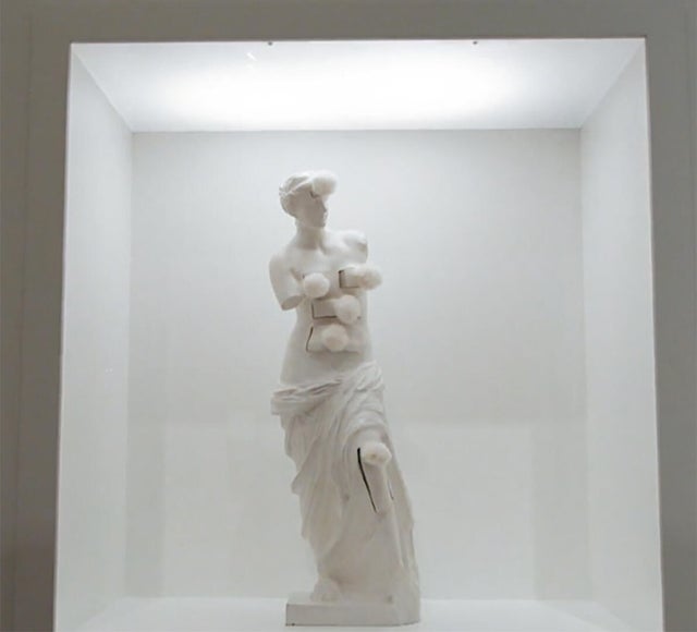 dali-venus-de-milo-with-drawerrs-and-pompoms.jpg 