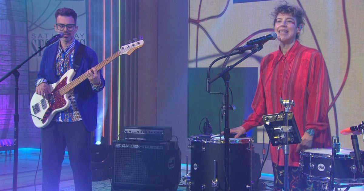 Saturday Sessions: Tune-Yards perform "Limelight" - CBS News