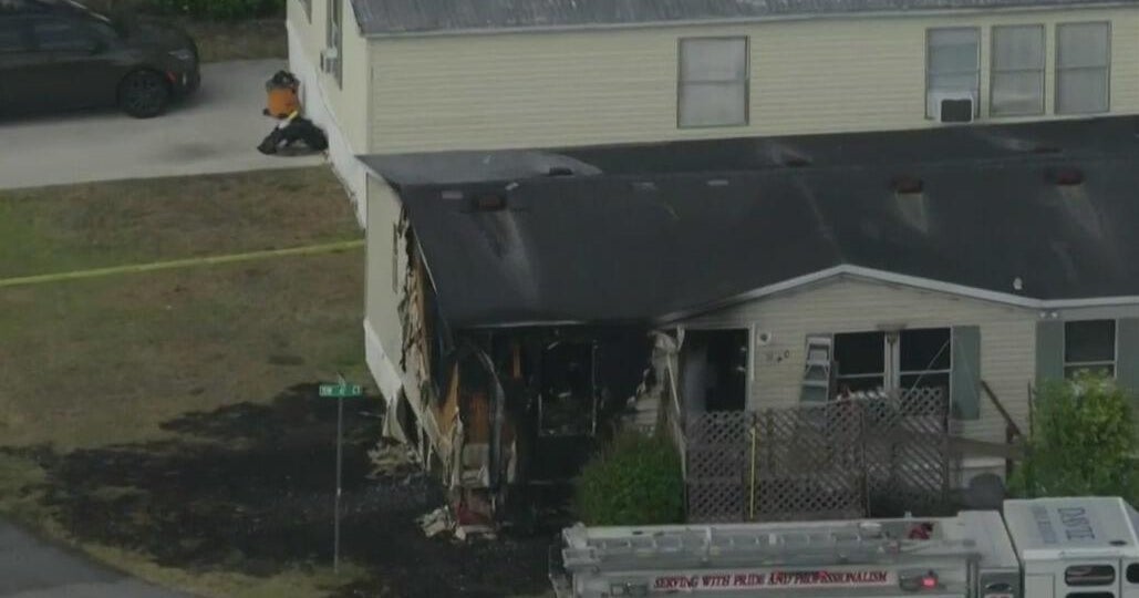 One person hurt in Davie mobile home fire