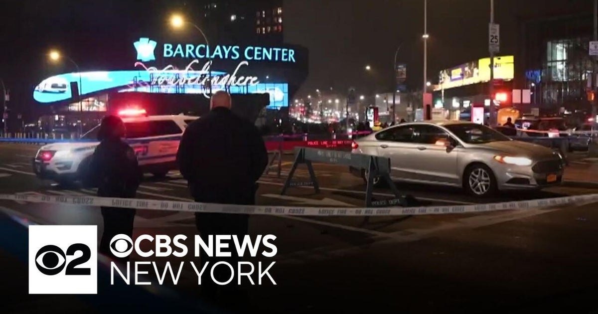 1 suspect arrested in deadly Brooklyn stabbing, more sought - CBS New York