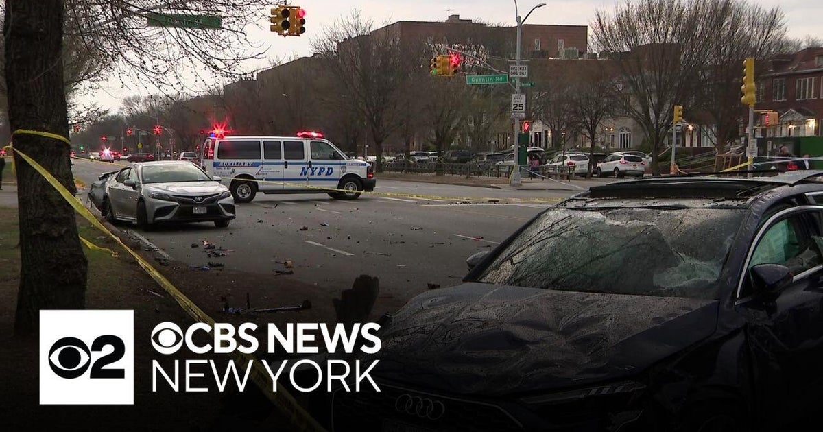 Brooklyn car crash leaves 3 family members dead, 1 in critical ...