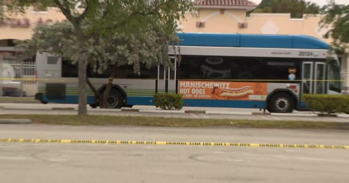 Miami-Dade bus driver not in custody after deadly shooting of 2 passengers, police say Miami-Dade bus driver not in custody after deadly shooting of 2 passengers, police say