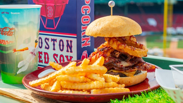 fenway-cowboy-up-burger-1.jpg 