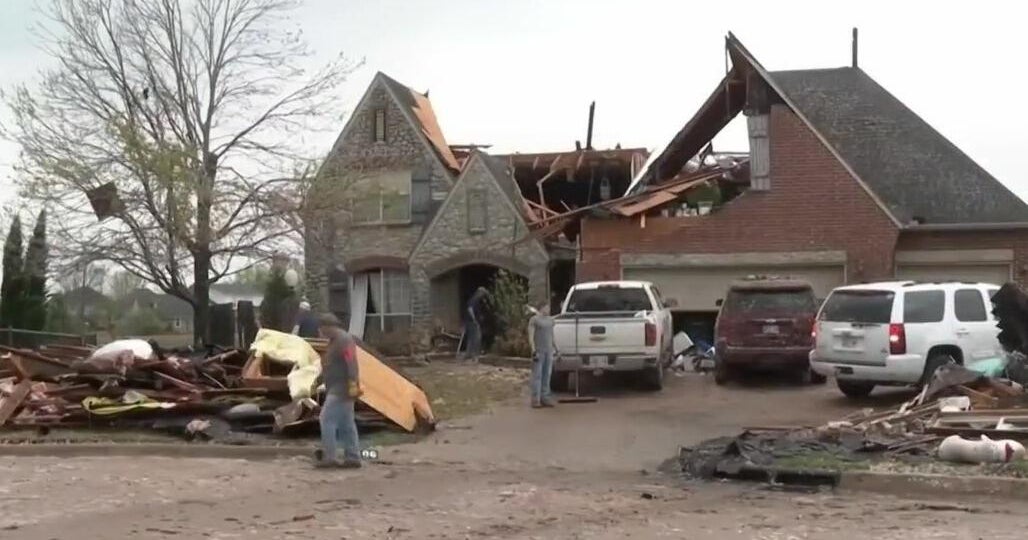 Severe storms sweep across parts of midwest and southern U.S. - CBS Miami