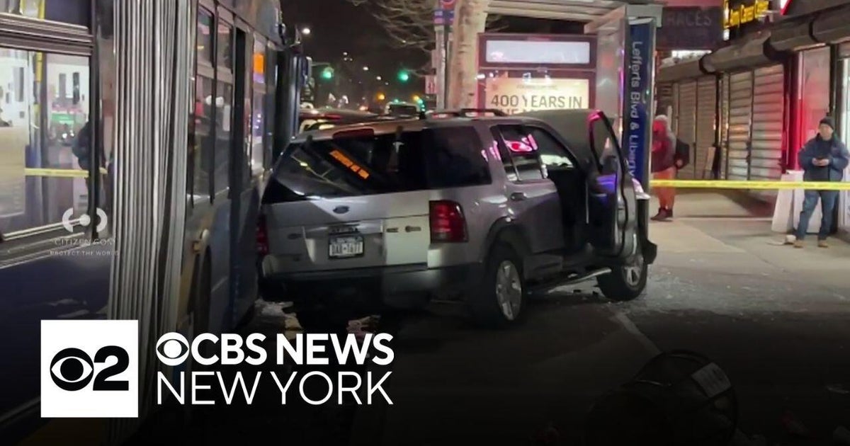 Several injured in 2 separate crashes in Queens - CBS New York