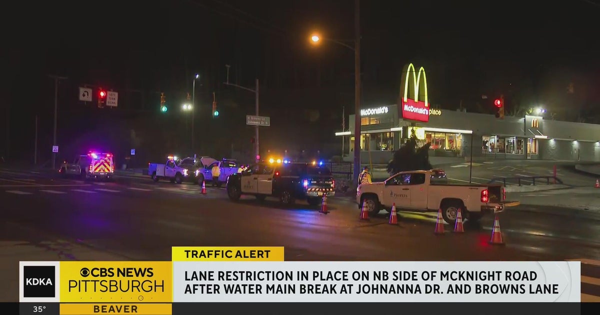 Water main break on McKnight Road causes lane restriction - CBS Pittsburgh