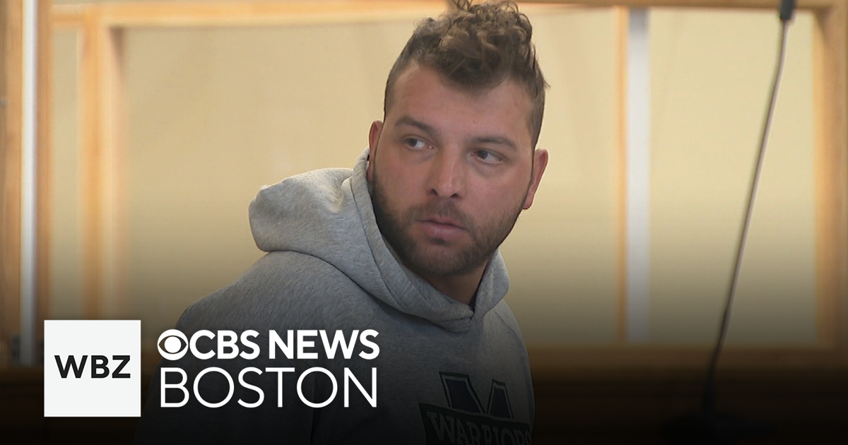 Fall River police officer accused of attempting to pay minor for sex - CBS Boston