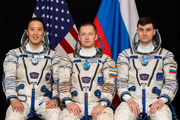 1500-ms27-crew-portrait.jpg 