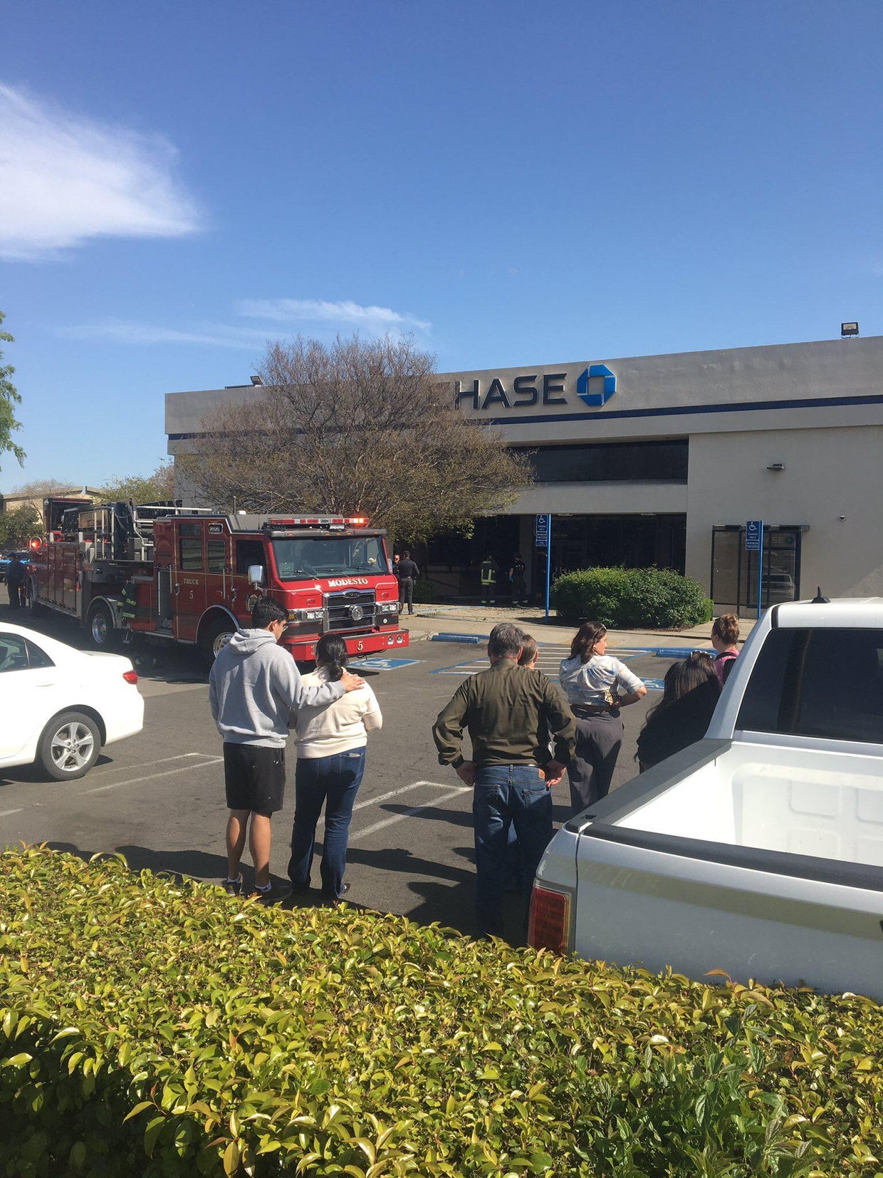 car crash into modesto chase bank