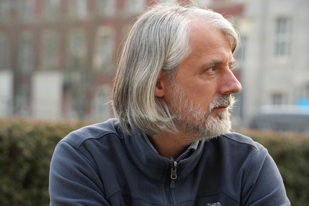holger-headshot.jpg 