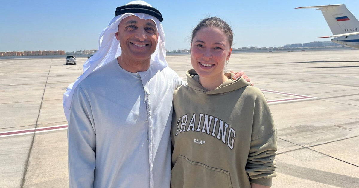 Rusya, CIA, FSB tarafından düzenlenen mahkum takasında ikili ulusal ksenia karelina'yı serbest bırakıyor