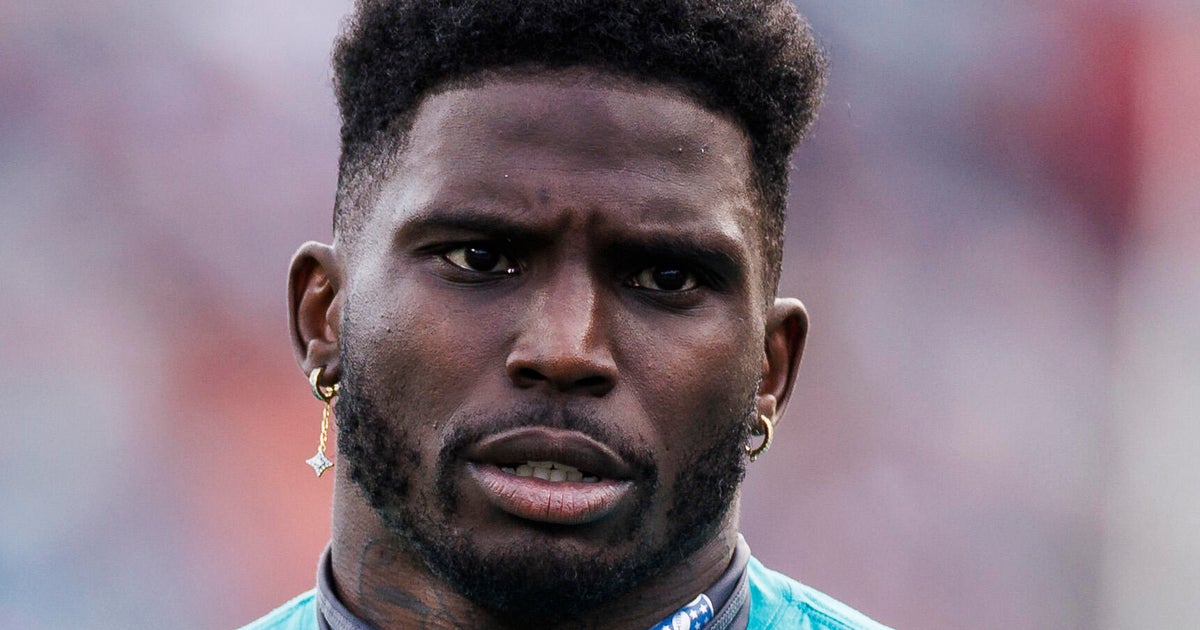 911 call highlights tensions in Tyreek Hill domestic dispute: “I’m so scared” 911 call highlights tensions in Tyreek Hill domestic dispute: “I’m so scared”