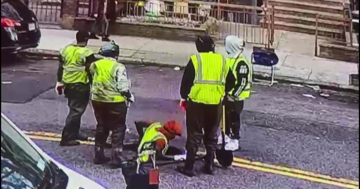 Video shows suspects accused of breaking into sewer system in Brooklyn