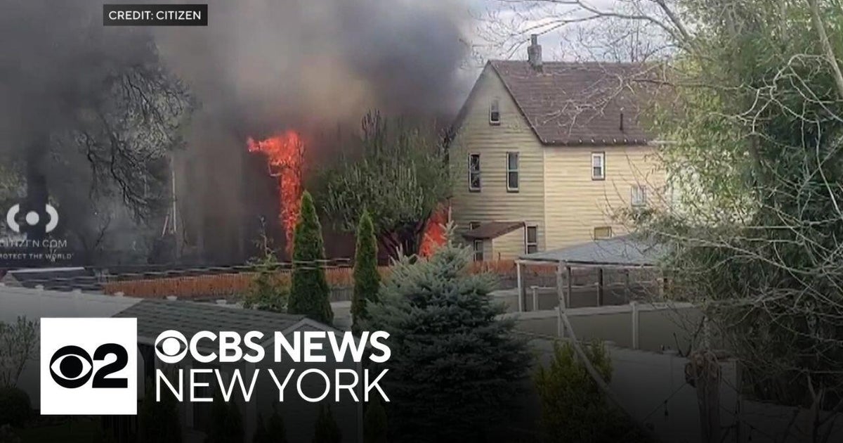 Suspicious house fire on Staten Island under investigation - CBS New York