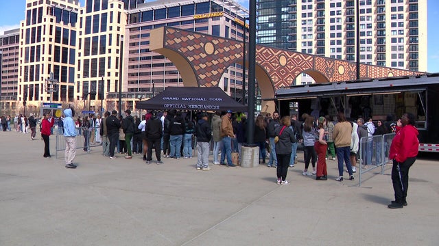 6p-pkg-mpls-busy-downtown-wcco7lg3.jpg 