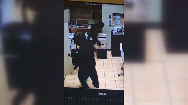 6p-vo-tz-grocery-safe-stolen-wcco7l9a.jpg 