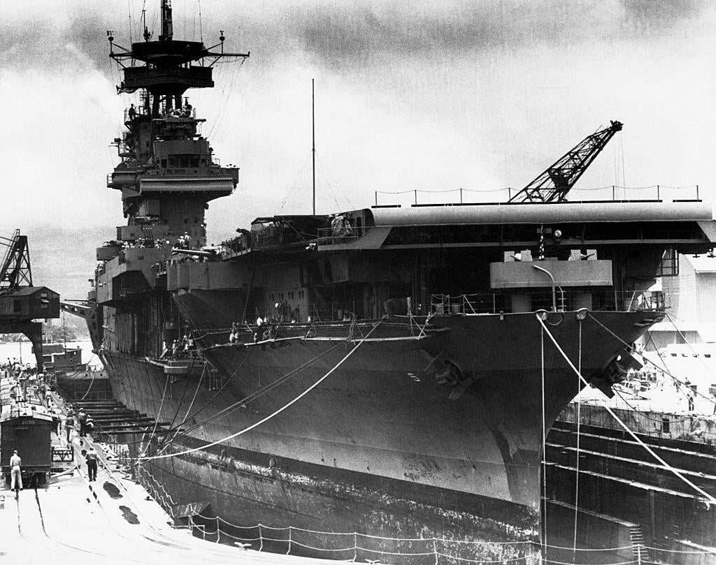 USS Yorktown preparado para combate