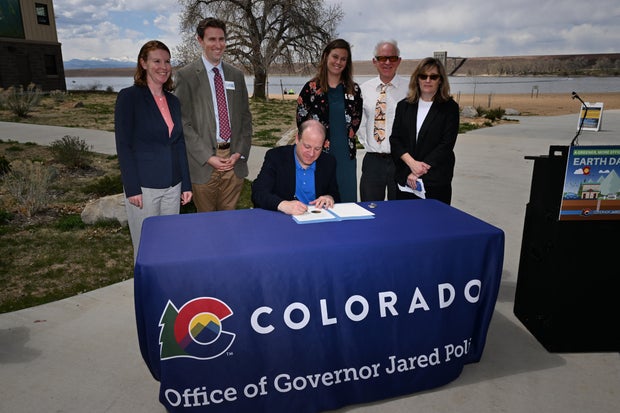 Colorado Governor Jared Polis signs executive order to make the state government more sustainable. 