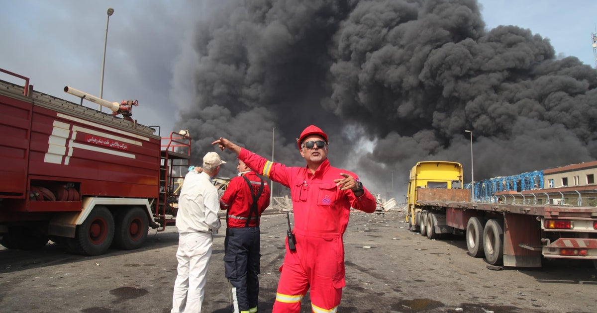 Yetkililer, İran Limanı'nın büyük patlama, yangın öldürme 8, en az 750 kişiyi yaraladığını söylüyor