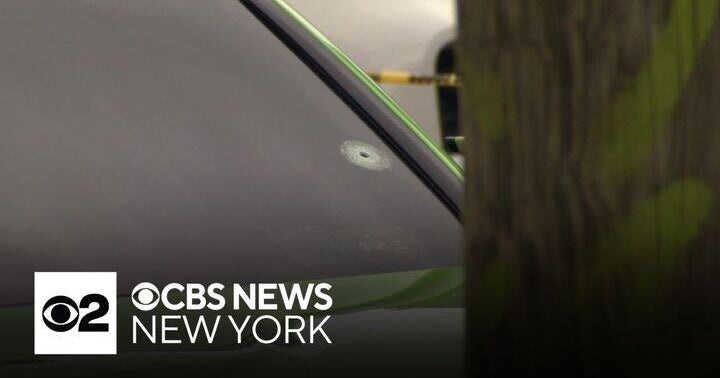 Off-duty NYPD officer shot in the leg in Queens, sources say - CBS New York