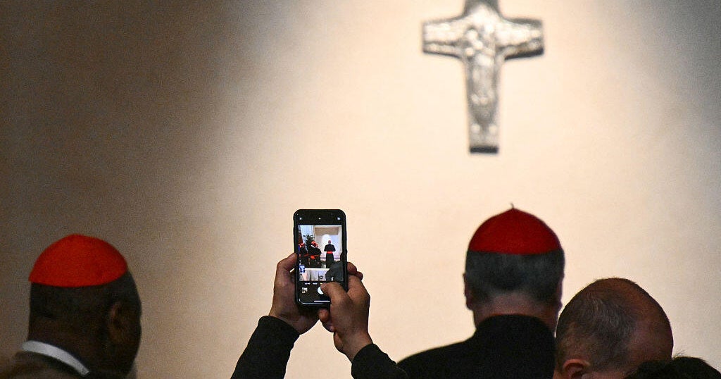 Catholic faithful flock to Pope Francis' tomb as eyes turn to conclave